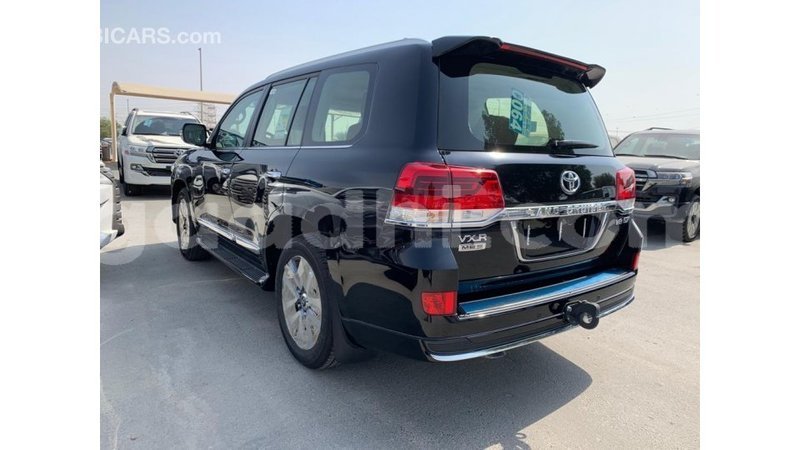 Big with watermark toyota land cruiser somalia import dubai 3080