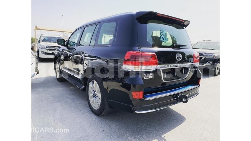 Big with watermark toyota land cruiser somalia import dubai 3080