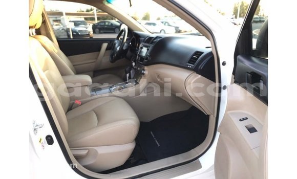 Buy Import Toyota Highlander White Car in Import - Dubai in Somalia Buy Import Toyota Highlander White Car in Import - Dubai in Somalia