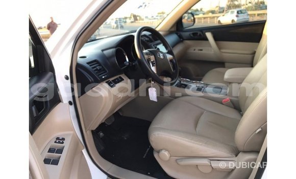 Buy Import Toyota Highlander White Car in Import - Dubai in Somalia Buy Import Toyota Highlander White Car in Import - Dubai in Somalia