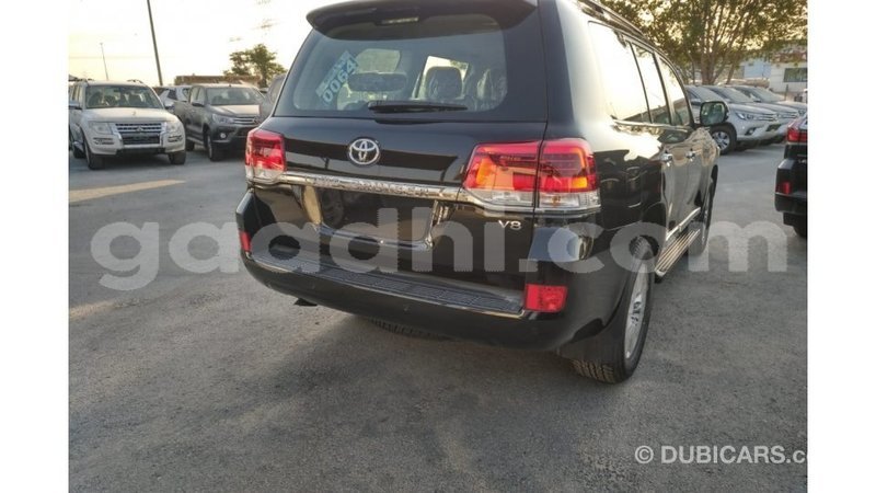 Big with watermark toyota land cruiser somalia import dubai 3083