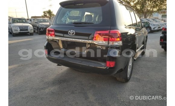 Imported Toyota Land Cruiser Black Makiinaa iti Import - Dubai keessatti Somalia keessatti Imported Toyota Land Cruiser Black Makiinaa iti Import - Dubai keessatti Somalia keessatti