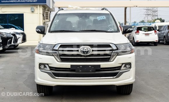 اشتري Imported Toyota Land Cruiser أبيض سيارة في Import - Dubai في الصومال اشتري Imported Toyota Land Cruiser أبيض سيارة في Import - Dubai في الصومال