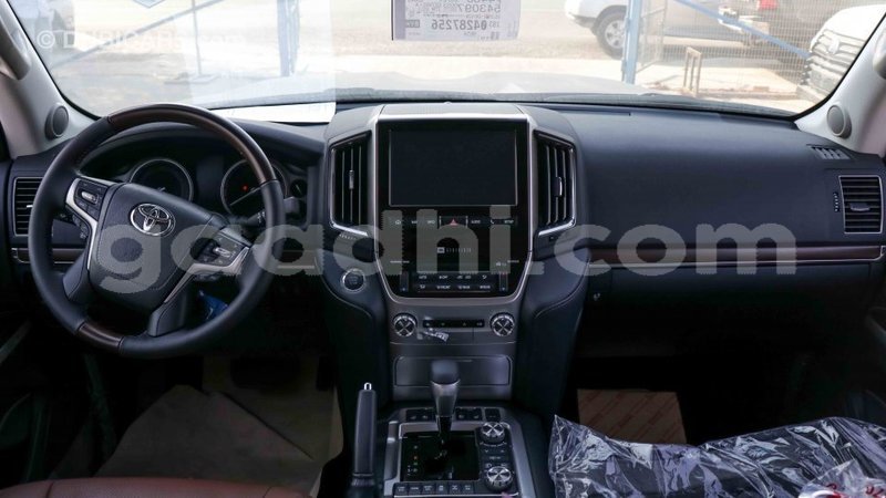 Big with watermark toyota land cruiser somalia import dubai 3093