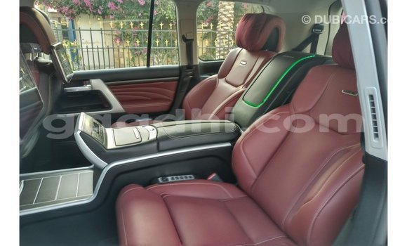 Imported Toyota Land Cruiser Black Makiinaa iti Import - Dubai keessatti Somalia keessatti Imported Toyota Land Cruiser Black Makiinaa iti Import - Dubai keessatti Somalia keessatti