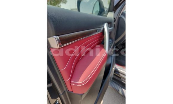 Imported Toyota Land Cruiser Black Makiinaa iti Import - Dubai keessatti Somalia keessatti Imported Toyota Land Cruiser Black Makiinaa iti Import - Dubai keessatti Somalia keessatti