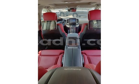 Imported Toyota Land Cruiser Black Makiinaa iti Import - Dubai keessatti Somalia keessatti Imported Toyota Land Cruiser Black Makiinaa iti Import - Dubai keessatti Somalia keessatti