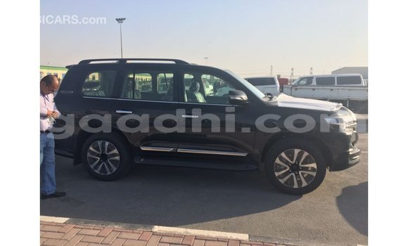 Imported Toyota Land Cruiser Black Makiinaa iti Import - Dubai keessatti Somalia keessatti Imported Toyota Land Cruiser Black Makiinaa iti Import - Dubai keessatti Somalia keessatti