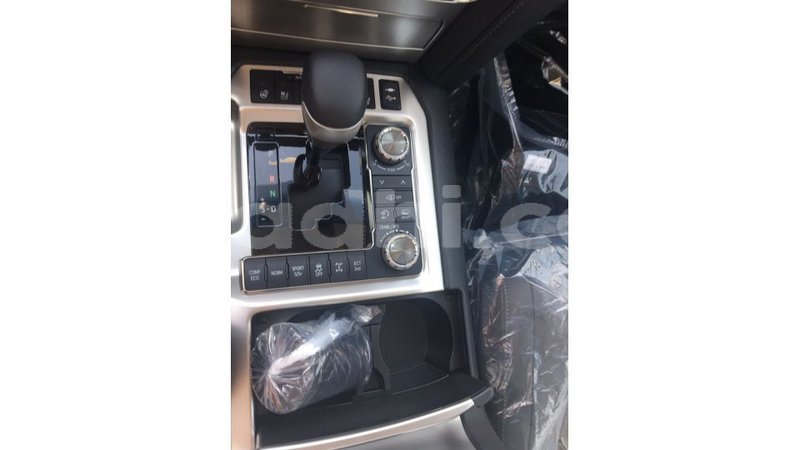 Big with watermark toyota land cruiser somalia import dubai 3104