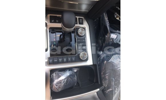 Imported Toyota Land Cruiser Black Makiinaa iti Import - Dubai keessatti Somalia keessatti Imported Toyota Land Cruiser Black Makiinaa iti Import - Dubai keessatti Somalia keessatti