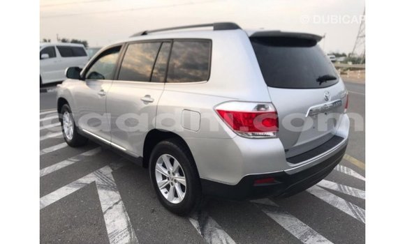 اشتري Imported Toyota Highlander آخر سيارة في Import - Dubai في الصومال اشتري Imported Toyota Highlander آخر سيارة في Import - Dubai في الصومال