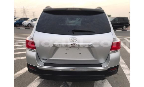 اشتري Imported Toyota Highlander آخر سيارة في Import - Dubai في الصومال اشتري Imported Toyota Highlander آخر سيارة في Import - Dubai في الصومال