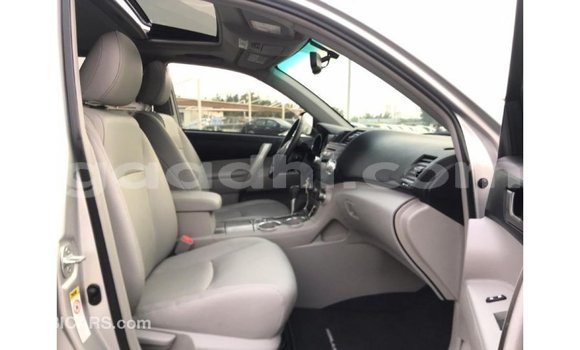 اشتري Imported Toyota Highlander آخر سيارة في Import - Dubai في الصومال اشتري Imported Toyota Highlander آخر سيارة في Import - Dubai في الصومال