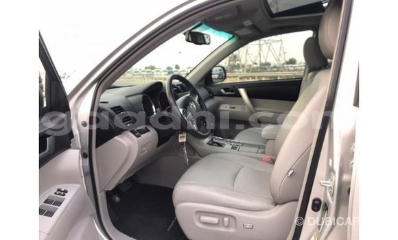اشتري Imported Toyota Highlander آخر سيارة في Import - Dubai في الصومال اشتري Imported Toyota Highlander آخر سيارة في Import - Dubai في الصومال