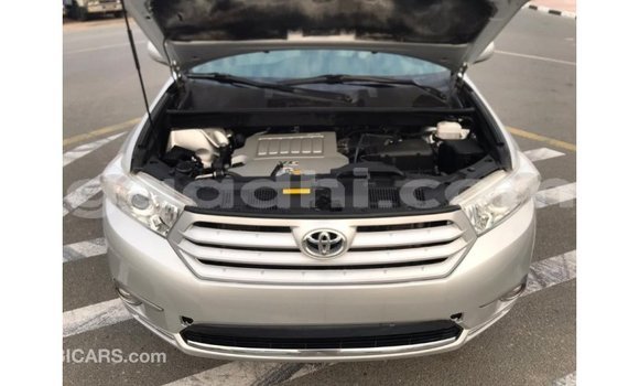 اشتري Imported Toyota Highlander آخر سيارة في Import - Dubai في الصومال اشتري Imported Toyota Highlander آخر سيارة في Import - Dubai في الصومال