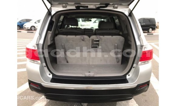 اشتري Imported Toyota Highlander آخر سيارة في Import - Dubai في الصومال اشتري Imported Toyota Highlander آخر سيارة في Import - Dubai في الصومال