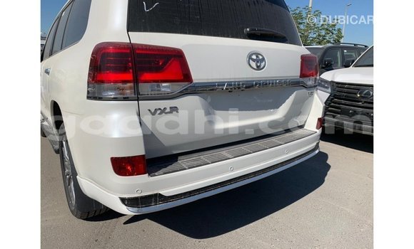 اشتري Imported Toyota Land Cruiser أبيض سيارة في Import - Dubai في الصومال اشتري Imported Toyota Land Cruiser أبيض سيارة في Import - Dubai في الصومال