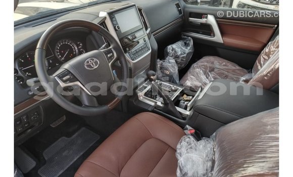 اشتري Imported Toyota Land Cruiser أبيض سيارة في Import - Dubai في الصومال اشتري Imported Toyota Land Cruiser أبيض سيارة في Import - Dubai في الصومال