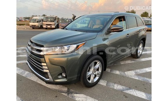 ይግዙ Imported Toyota Highlander አረንጓዴ መኪና በ Import - Dubai በ ሶማሊያ ይግዙ Imported Toyota Highlander አረንጓዴ መኪና በ Import - Dubai በ ሶማሊያ
