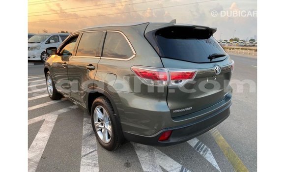 ይግዙ Imported Toyota Highlander አረንጓዴ መኪና በ Import - Dubai በ ሶማሊያ ይግዙ Imported Toyota Highlander አረንጓዴ መኪና በ Import - Dubai በ ሶማሊያ