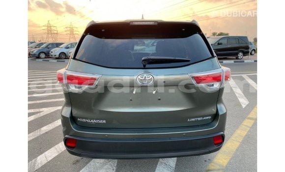ይግዙ Imported Toyota Highlander አረንጓዴ መኪና በ Import - Dubai በ ሶማሊያ ይግዙ Imported Toyota Highlander አረንጓዴ መኪና በ Import - Dubai በ ሶማሊያ