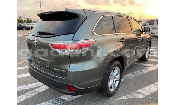 ይግዙ Imported Toyota Highlander አረንጓዴ መኪና በ Import - Dubai በ ሶማሊያ ይግዙ Imported Toyota Highlander አረንጓዴ መኪና በ Import - Dubai በ ሶማሊያ