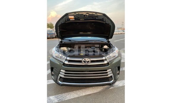 ይግዙ Imported Toyota Highlander አረንጓዴ መኪና በ Import - Dubai በ ሶማሊያ ይግዙ Imported Toyota Highlander አረንጓዴ መኪና በ Import - Dubai በ ሶማሊያ