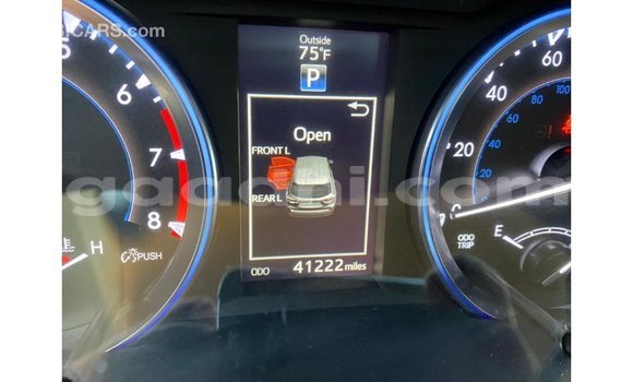 ይግዙ Imported Toyota Highlander አረንጓዴ መኪና በ Import - Dubai በ ሶማሊያ ይግዙ Imported Toyota Highlander አረንጓዴ መኪና በ Import - Dubai በ ሶማሊያ