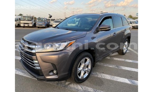ይግዙ Imported Toyota Highlander ሌላ መኪና በ Import - Dubai በ ሶማሊያ ይግዙ Imported Toyota Highlander ሌላ መኪና በ Import - Dubai በ ሶማሊያ