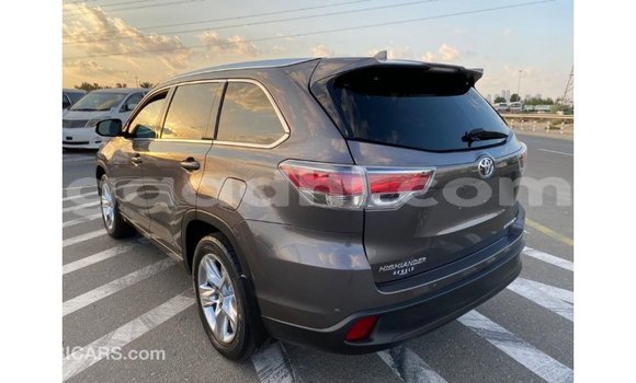 ይግዙ Imported Toyota Highlander ሌላ መኪና በ Import - Dubai በ ሶማሊያ ይግዙ Imported Toyota Highlander ሌላ መኪና በ Import - Dubai በ ሶማሊያ