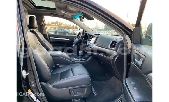 ይግዙ Imported Toyota Highlander ሌላ መኪና በ Import - Dubai በ ሶማሊያ ይግዙ Imported Toyota Highlander ሌላ መኪና በ Import - Dubai በ ሶማሊያ