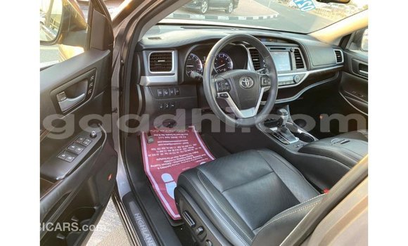 ይግዙ Imported Toyota Highlander ሌላ መኪና በ Import - Dubai በ ሶማሊያ ይግዙ Imported Toyota Highlander ሌላ መኪና በ Import - Dubai በ ሶማሊያ