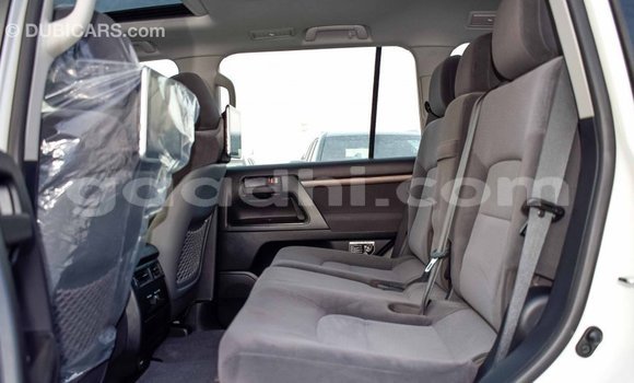 Buy Import Toyota Land Cruiser White Car in Import - Dubai in Somalia Buy Import Toyota Land Cruiser White Car in Import - Dubai in Somalia