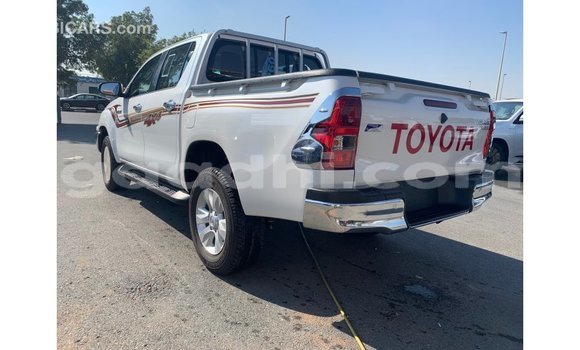 اشتري Imported Toyota Hilux أبيض سيارة في Import - Dubai في الصومال اشتري Imported Toyota Hilux أبيض سيارة في Import - Dubai في الصومال
