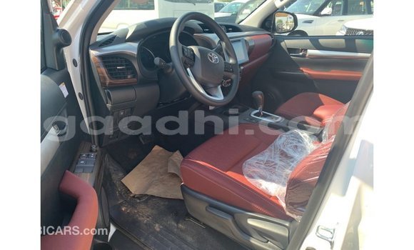 اشتري Imported Toyota Hilux أبيض سيارة في Import - Dubai في الصومال اشتري Imported Toyota Hilux أبيض سيارة في Import - Dubai في الصومال