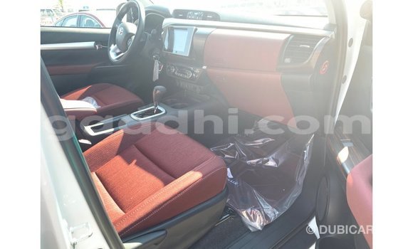اشتري Imported Toyota Hilux أبيض سيارة في Import - Dubai في الصومال اشتري Imported Toyota Hilux أبيض سيارة في Import - Dubai في الصومال