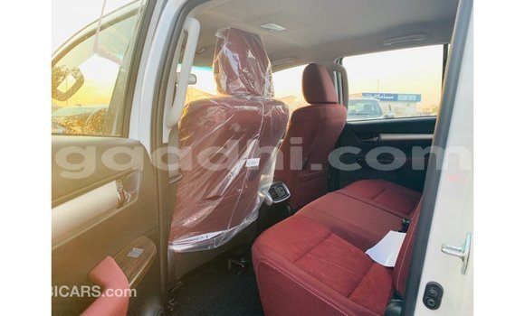 اشتري Imported Toyota Hilux أبيض سيارة في Import - Dubai في الصومال اشتري Imported Toyota Hilux أبيض سيارة في Import - Dubai في الصومال