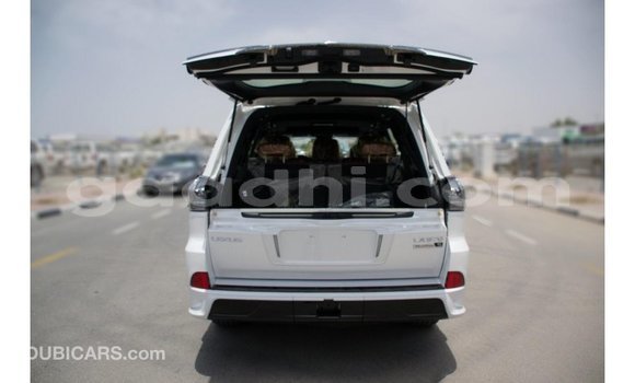 اشتري Imported Lexus LX أبيض سيارة في Import - Dubai في الصومال اشتري Imported Lexus LX أبيض سيارة في Import - Dubai في الصومال