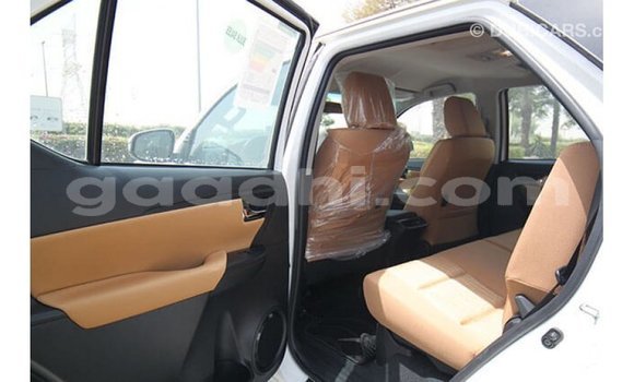 اشتري Imported Toyota Fortuner أبيض سيارة في Import - Dubai في الصومال اشتري Imported Toyota Fortuner أبيض سيارة في Import - Dubai في الصومال