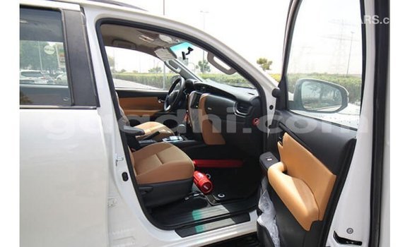 اشتري Imported Toyota Fortuner أبيض سيارة في Import - Dubai في الصومال اشتري Imported Toyota Fortuner أبيض سيارة في Import - Dubai في الصومال
