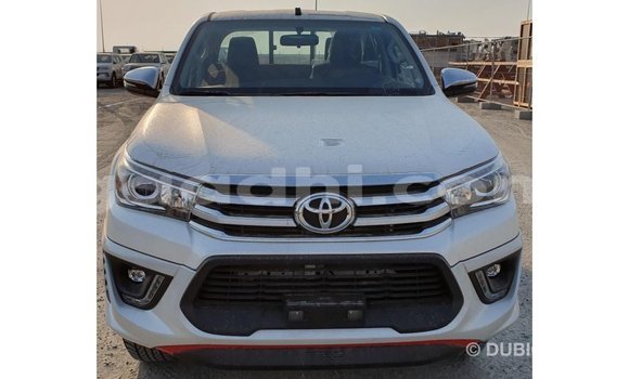 اشتري Imported Toyota Hilux أبيض سيارة في Import - Dubai في الصومال اشتري Imported Toyota Hilux أبيض سيارة في Import - Dubai في الصومال