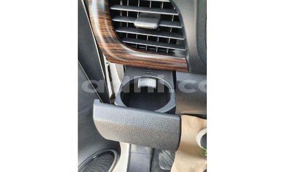 اشتري Imported Toyota Hilux أبيض سيارة في Import - Dubai في الصومال اشتري Imported Toyota Hilux أبيض سيارة في Import - Dubai في الصومال