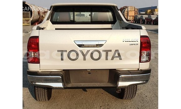 اشتري Imported Toyota Hilux أبيض سيارة في Import - Dubai في الصومال اشتري Imported Toyota Hilux أبيض سيارة في Import - Dubai في الصومال