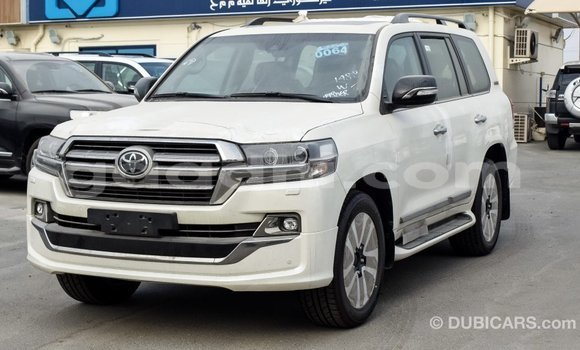 Imported Toyota Land Cruiser White Makiinaa iti Import - Dubai keessatti Somalia keessatti Imported Toyota Land Cruiser White Makiinaa iti Import - Dubai keessatti Somalia keessatti
