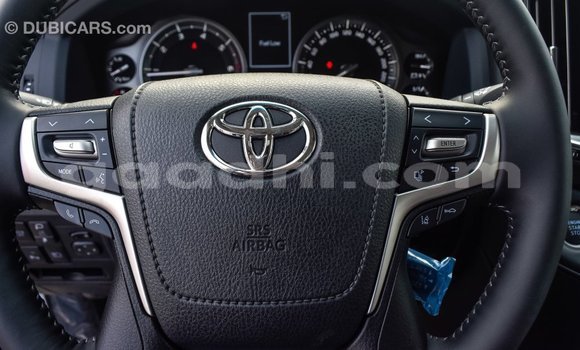 Imported Toyota Land Cruiser White Makiinaa iti Import - Dubai keessatti Somalia keessatti Imported Toyota Land Cruiser White Makiinaa iti Import - Dubai keessatti Somalia keessatti