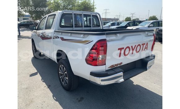 Imported Toyota Hilux White Makiinaa iti Import - Dubai keessatti Somalia keessatti Imported Toyota Hilux White Makiinaa iti Import - Dubai keessatti Somalia keessatti