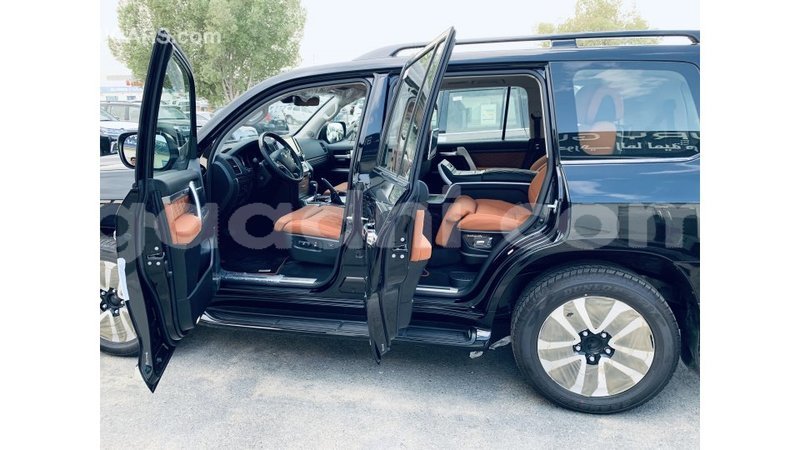 Big with watermark toyota land cruiser somalia import dubai 3182
