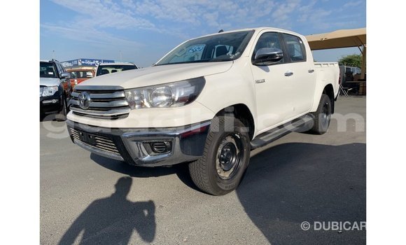 Imported Toyota Hilux White Makiinaa iti Import - Dubai keessatti Somalia keessatti Imported Toyota Hilux White Makiinaa iti Import - Dubai keessatti Somalia keessatti