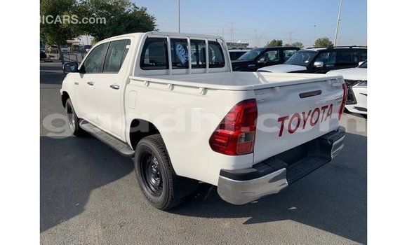 Imported Toyota Hilux White Makiinaa iti Import - Dubai keessatti Somalia keessatti Imported Toyota Hilux White Makiinaa iti Import - Dubai keessatti Somalia keessatti