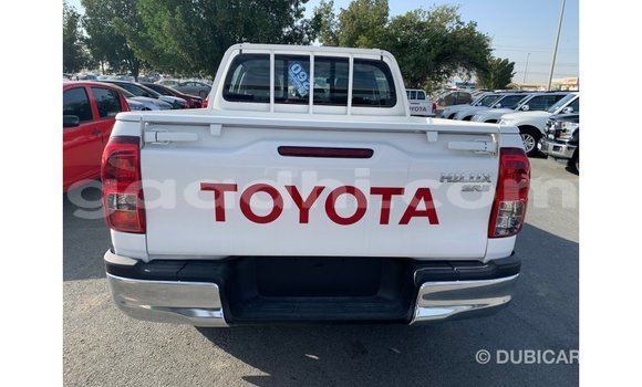 Imported Toyota Hilux White Makiinaa iti Import - Dubai keessatti Somalia keessatti Imported Toyota Hilux White Makiinaa iti Import - Dubai keessatti Somalia keessatti